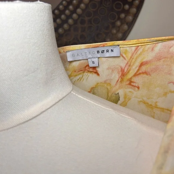 Baltic Born Aegean Romper Size Small | Sunrise Watercolor Floral Kimono Sleeve - Picture 7 of 7